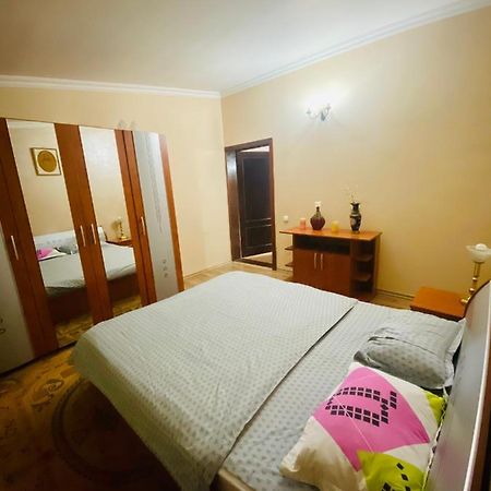 Central House オラデア エクステリア 写真
